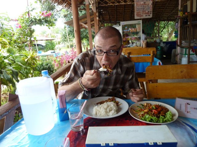 Marco beim Thai-food.